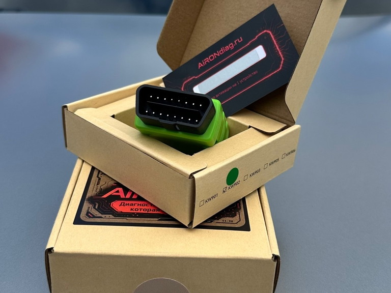 OBD-II разъём адаптера AiRON Diag в упаковке